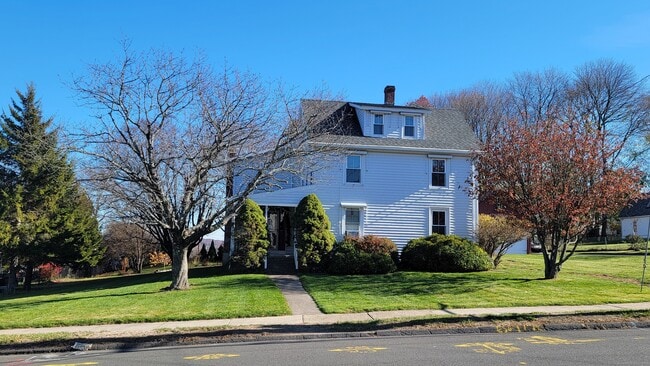 Building Photo - 59 View St Unit 2