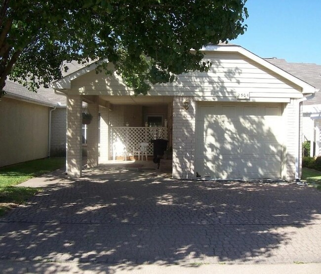 Photo - 2504 Brook Hollow Ct Townhome