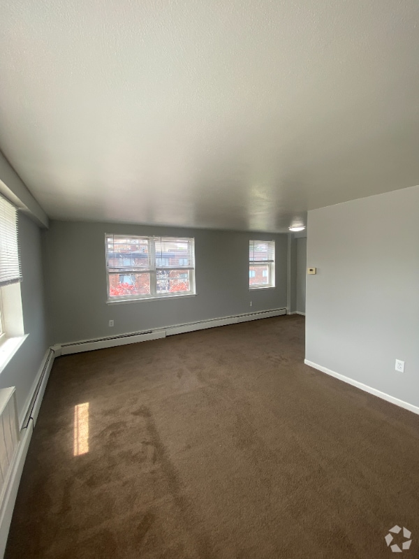 Building Photo - 30 Gillett St Rental