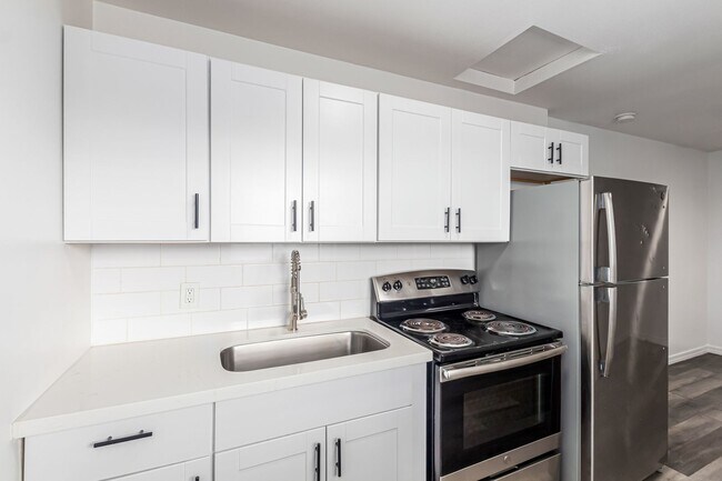 Photo - $0 First month rent - Near Grand Canyon University! Unit 5517-15