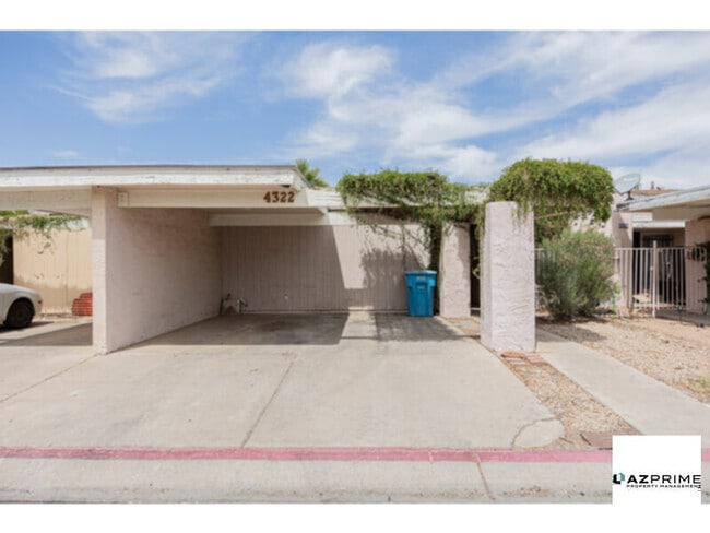 Building Photo - Welcome Home to This Charming 2/2 Townhous...