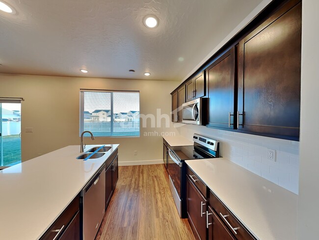 Photo - 251 N Dry Crk Rd