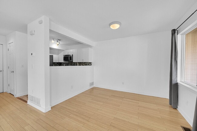 Photo - $2,295.95, 3-bed, 3-bath, located in Longmont with a washer and dryer and $300 off the first mont... Unidad 33