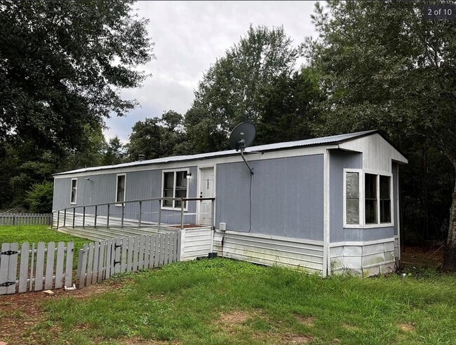 Building Photo - 374 Plum St