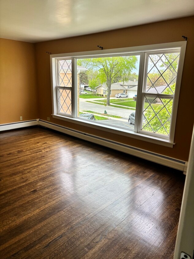 Photo - 233 S Hale St (Addison, IL)