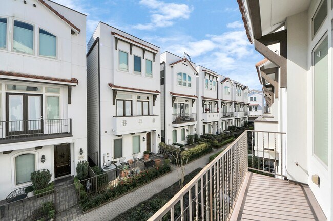 Photo - 1265A Bonner St