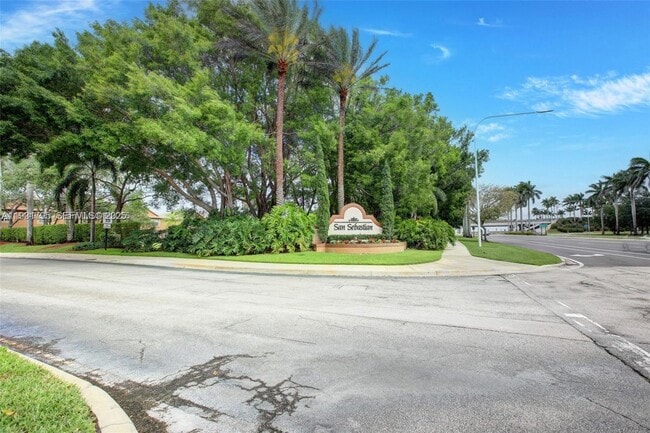 Photo - 1525 Estancia Cir