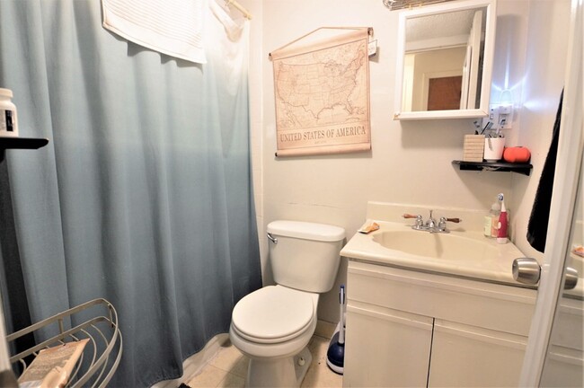 Photo - 21 Kinross Rd Condo Unit 1