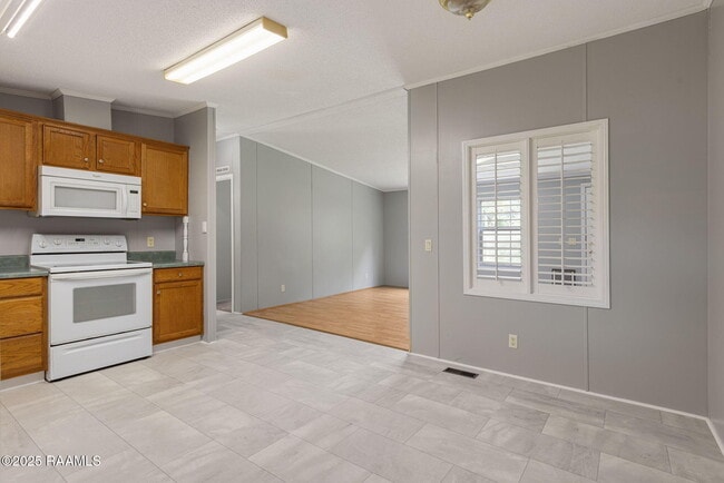 Photo - 113 Simon Latour Rd