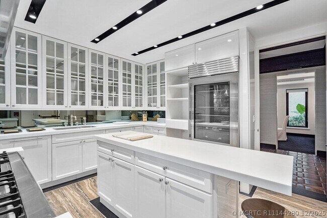12 Lagomar Rd