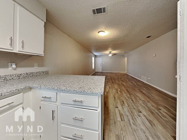 Photo - 2458 Avenue A