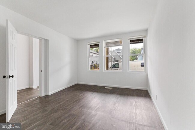 Photo - 211 Broad St