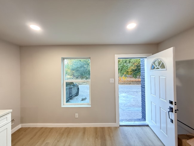 Photo - 1519 McKee St Unidad 3