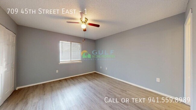 Photo - 709 45th St E