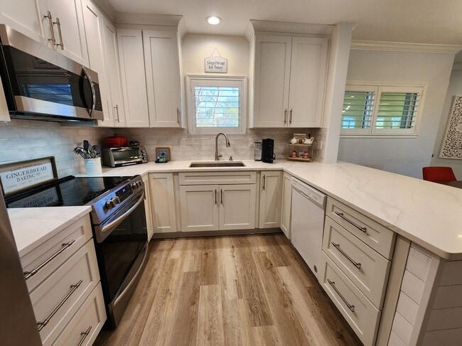 Photo - 1800 The Greens Way