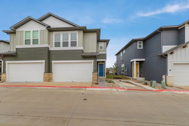 Building Photo - 1015 Vista View Dr