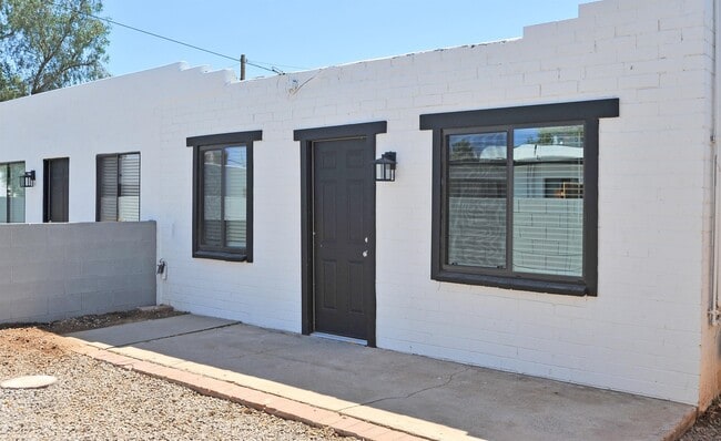 Building Photo - 3841 N Park Ave Unit 1