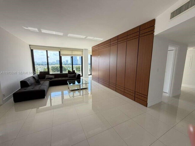 Photo - 20281 E Country Club Dr Unit 611