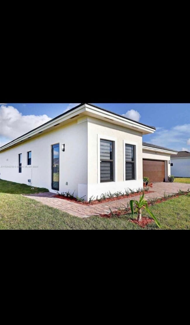 Building Photo - 30870 SW 192nd Ave Unit #2