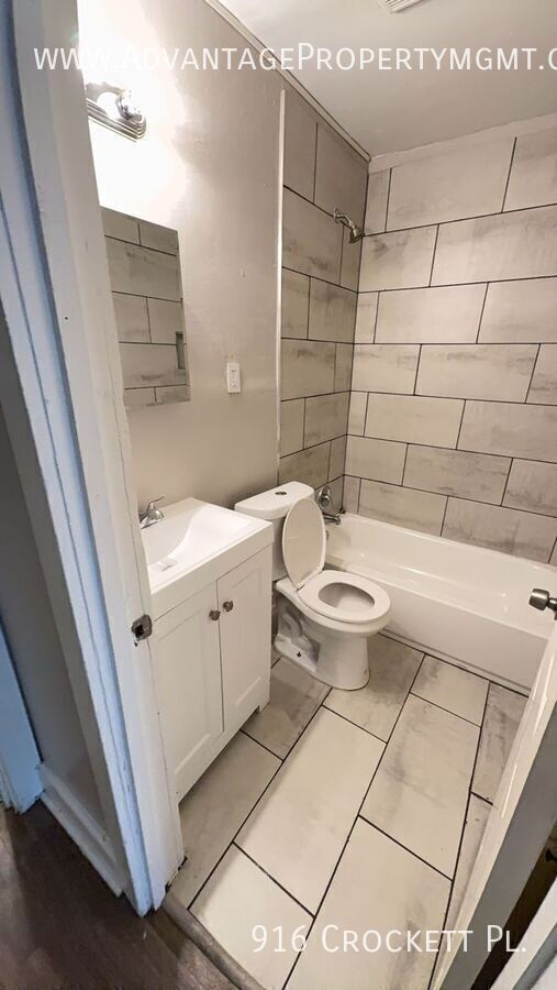 Photo - 916 Crockett Pl