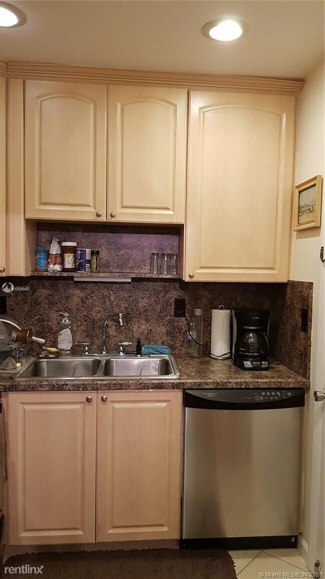 Photo - 1 br, 1 bath  - 2990 NE 16th Ave