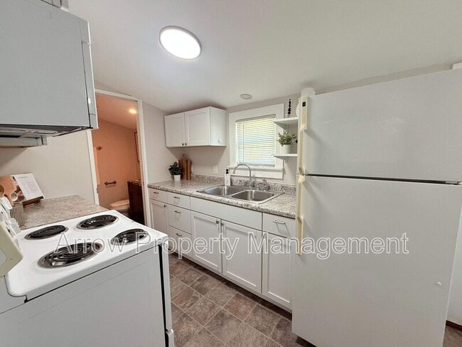 Photo - 2970 Starr St