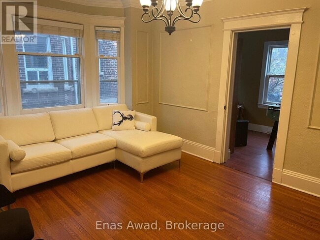 Photo - 738 Manning Ave