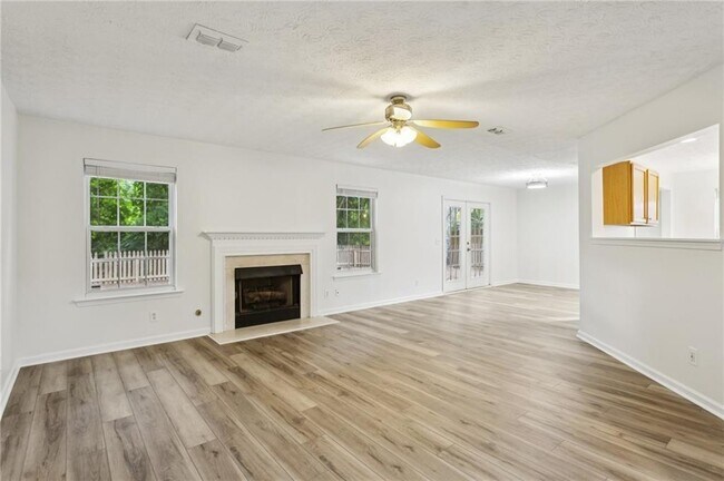 Photo - 208 Carrington Way