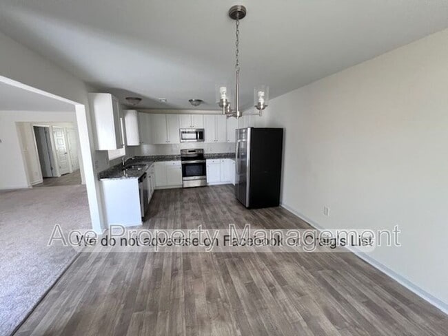 Photo - 1717 Ramsdale Rd