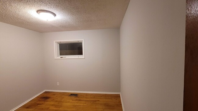 Photo - 406 Warner St NW