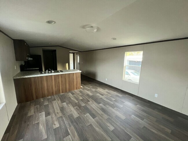 Photo - 57 Tower Manor Cir W