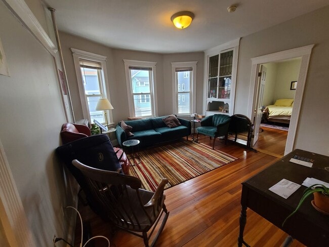 Photo - Off street parking - Close to Whole Foods / CVS - Renovated Kitchen Unidad #2