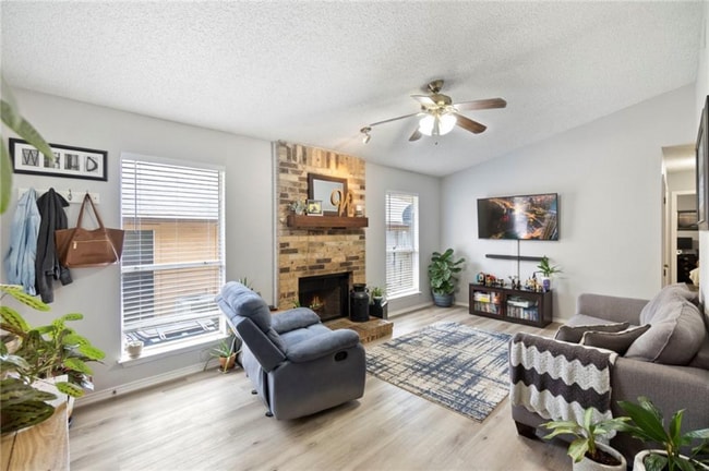 Building Photo - 2107 Courtney St