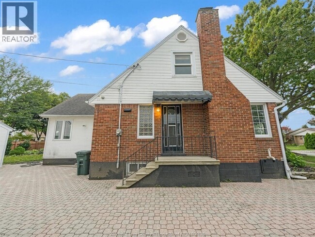 Photo - 2584 Chilver Rd