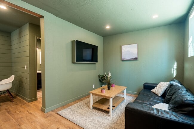 Photo - 2637 1/2 C St