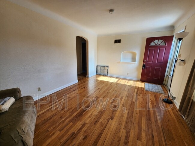 Photo - 1212 35th St NE