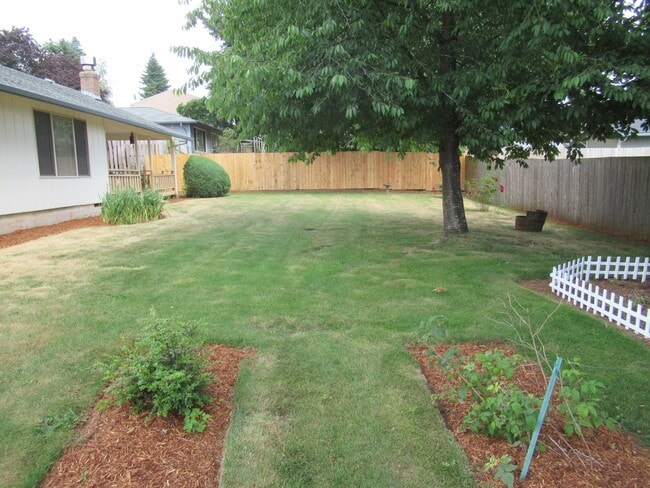 Photo - Great Three Bedroom Close to Schools!