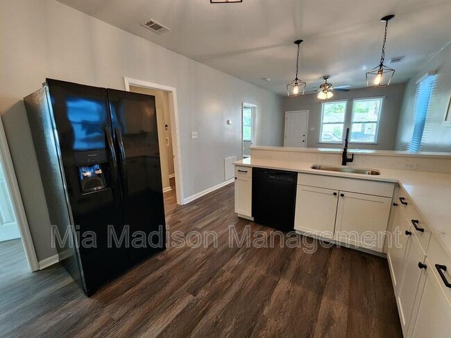 Photo - 3303 Burroughs St