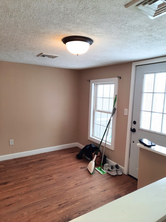 Photo - 11 N Boundary Rd