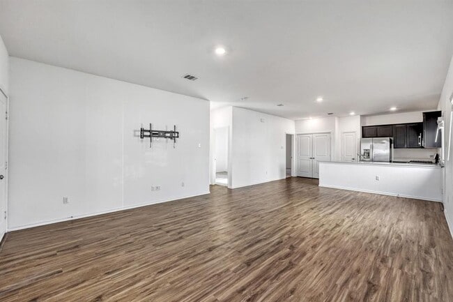 Photo - 385 Geode Glen