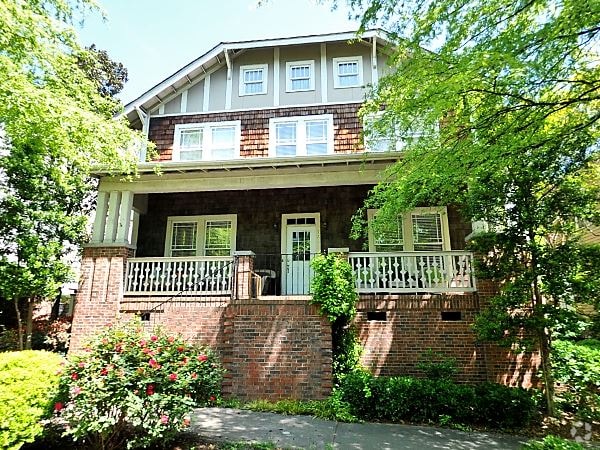 Building Photo - 721 E 10th St Rental