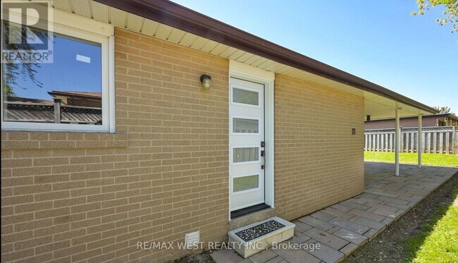 Photo - 15 Flavian Crescent