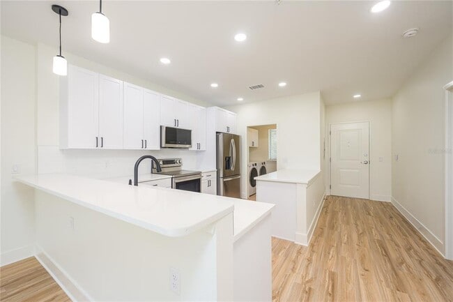 Photo - 419 SE 1st Ave Unidad 102