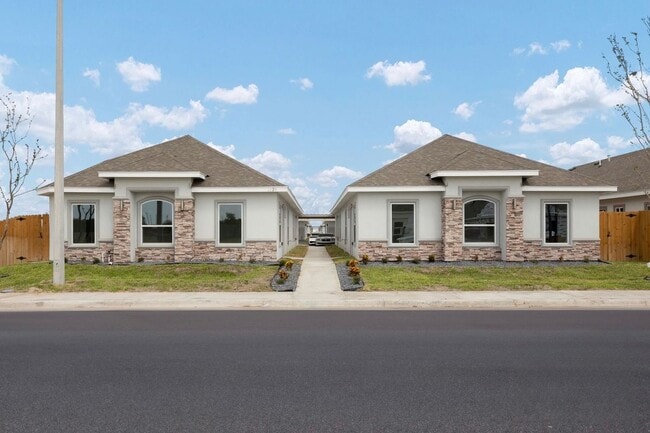 Building Photo - 1024 N Woodson Ave