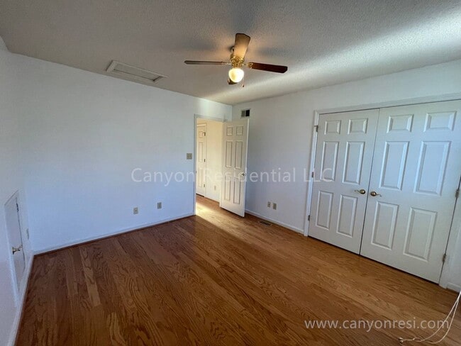 Photo - Beautiful 3b2b, ready to move in!