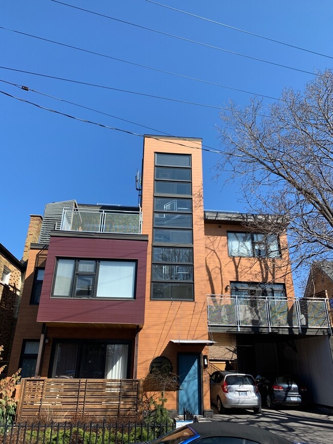 Building Photo - 331 Osgoode St Unit 3