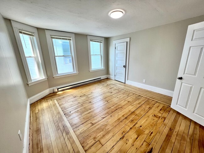 Building Photo - 7 Vinson St Unit 2