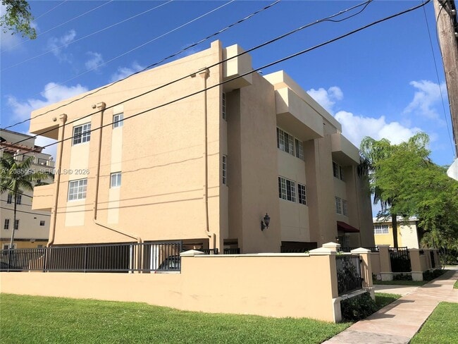 Building Photo - 300 Madeira Ave Unit 304