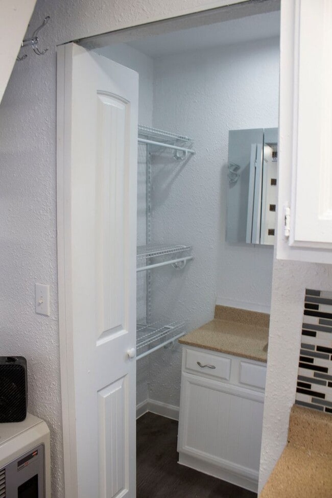 Photo - 2430 Burtis Ave