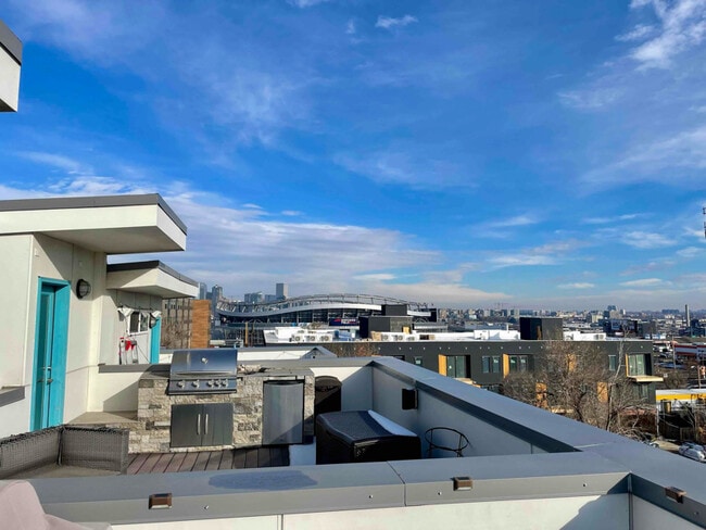 Photo - 1733 Grove St